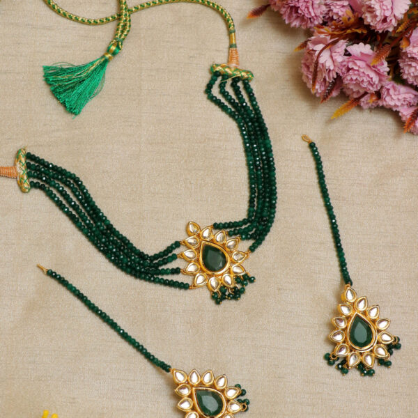 Enchanting Emerald Green Kundan Chokar Party Jewellery Set for Rent